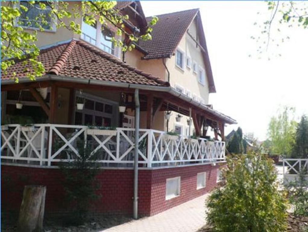 Hotel Francoise Balatonlelle Buitenkant foto