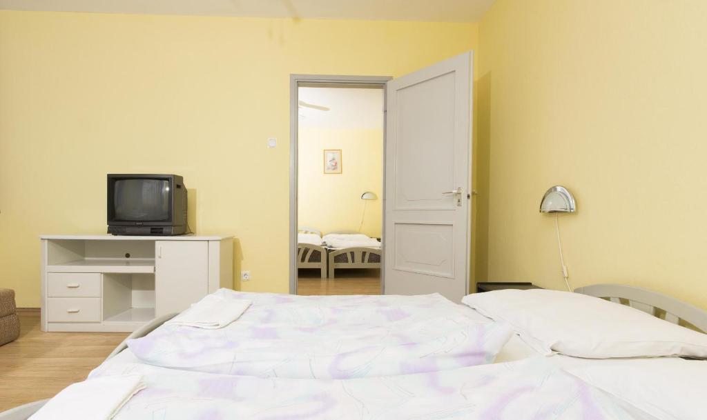 Hotel Francoise Balatonlelle Buitenkant foto