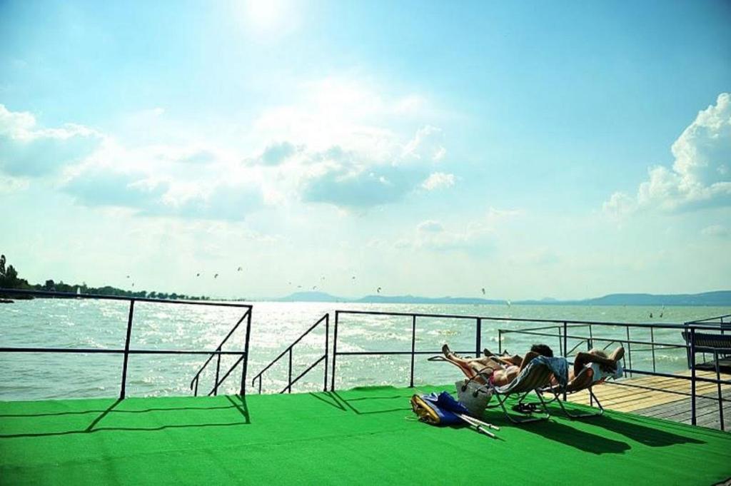 Hotel Francoise Balatonlelle Buitenkant foto