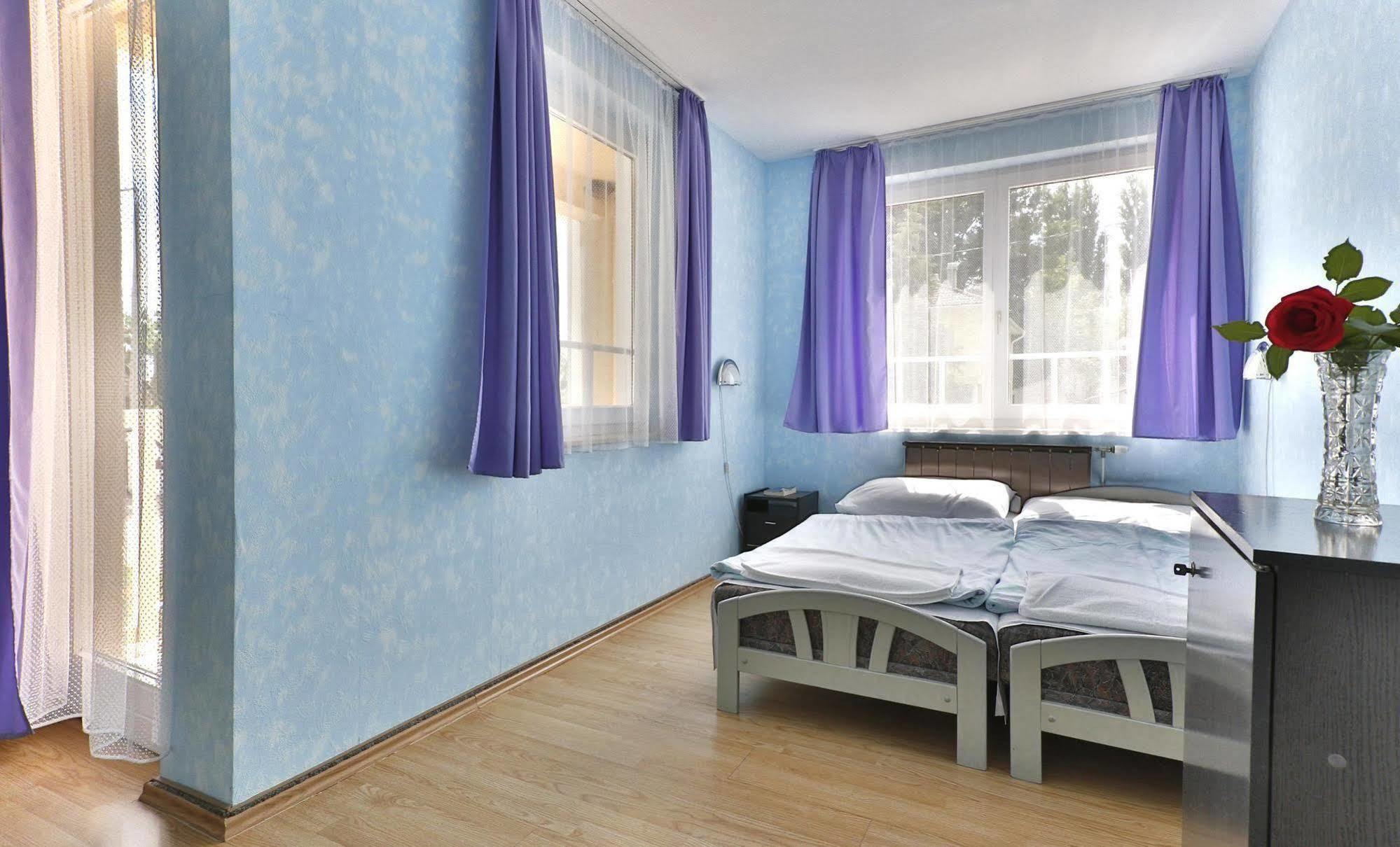 Hotel Francoise Balatonlelle Buitenkant foto