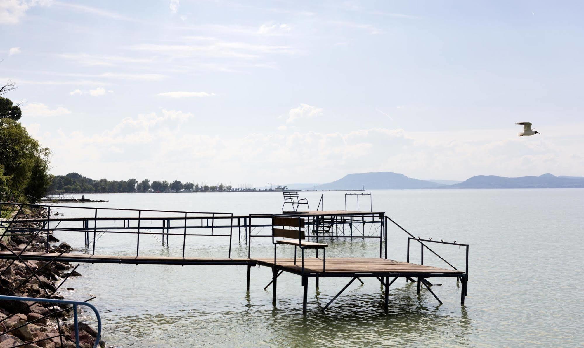 Hotel Francoise Balatonlelle Buitenkant foto
