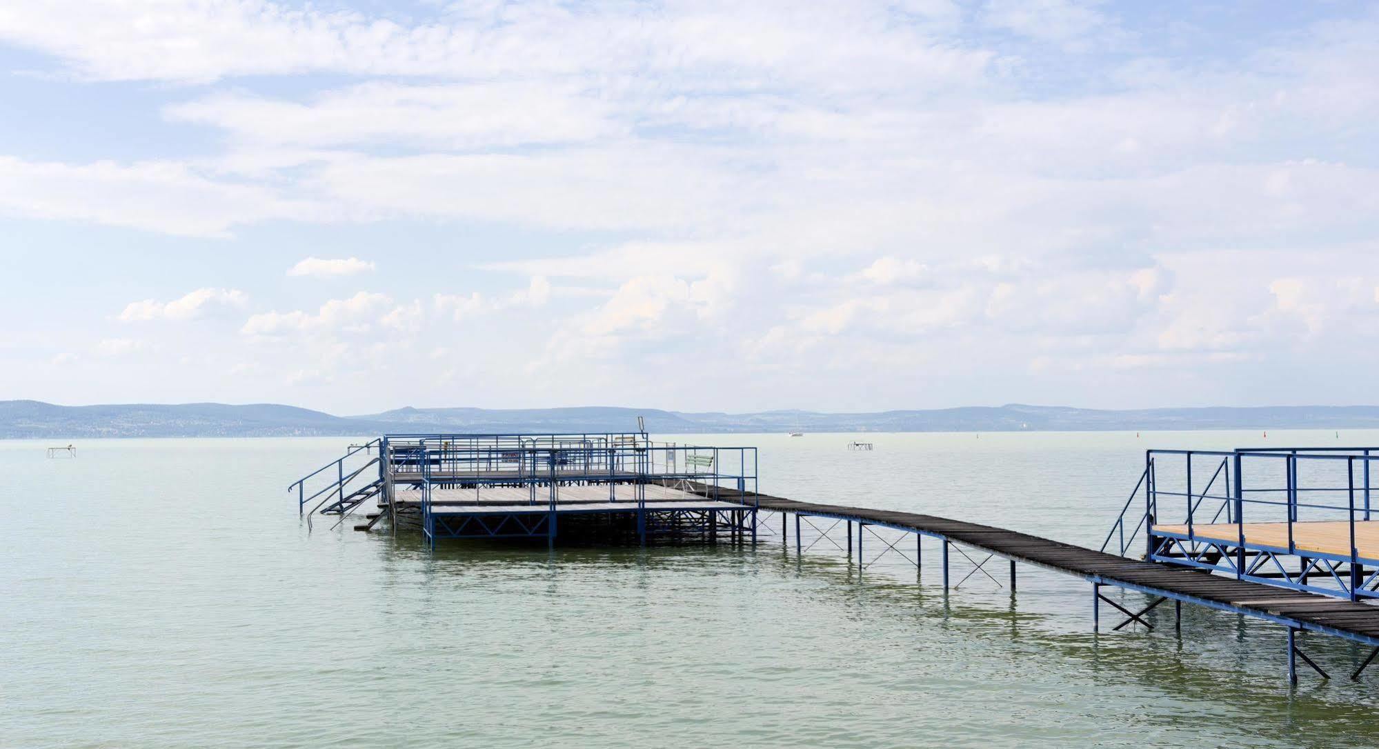 Hotel Francoise Balatonlelle Buitenkant foto